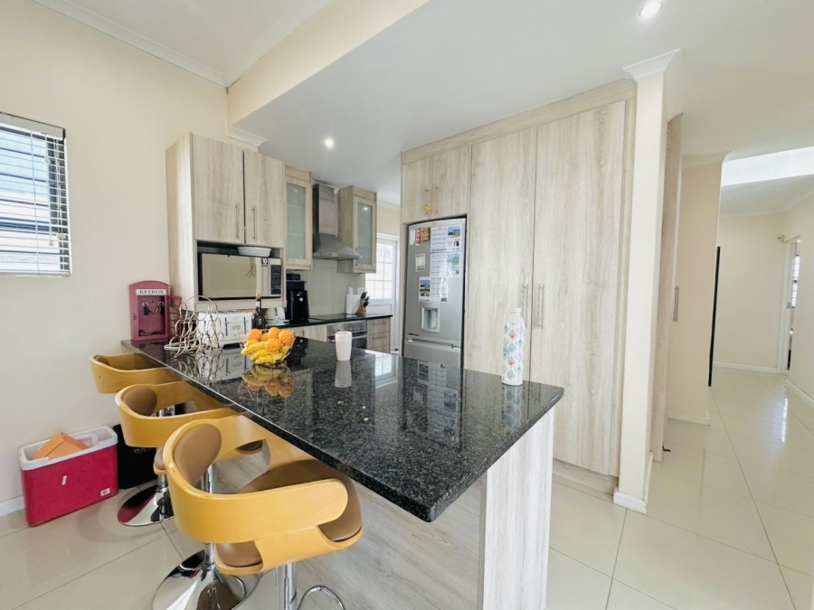 4 Bedroom Property for Sale in Parklands North Western Cape